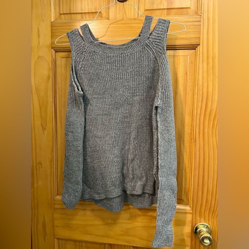 Hollister cold shoulder gray sweater size medium